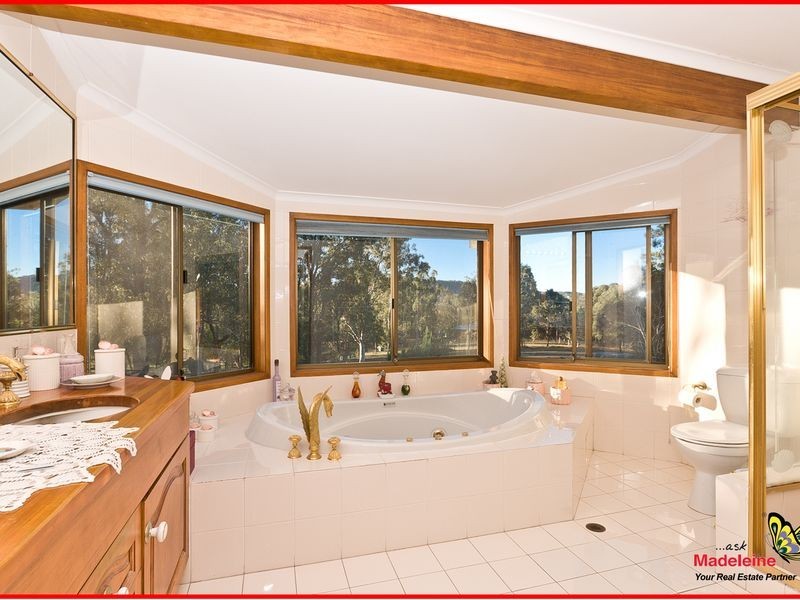 4 Mangifera Close, Wights Mountain QLD 4520