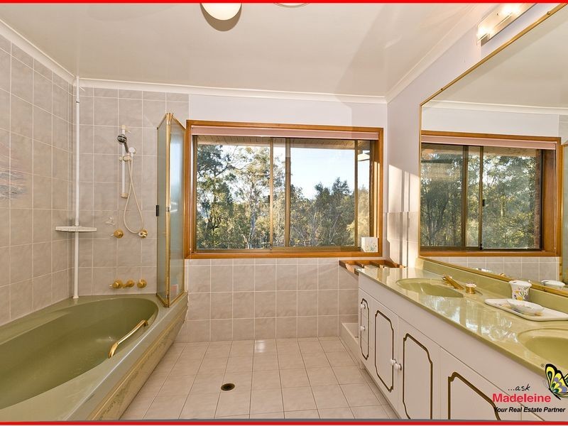 4 Mangifera Close, Wights Mountain QLD 4520