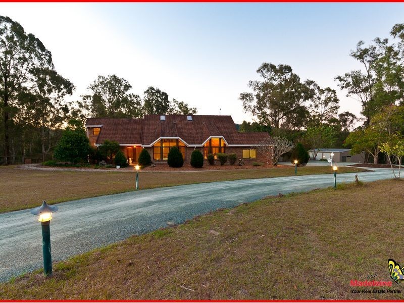 4 Mangifera Close, Wights Mountain QLD 4520