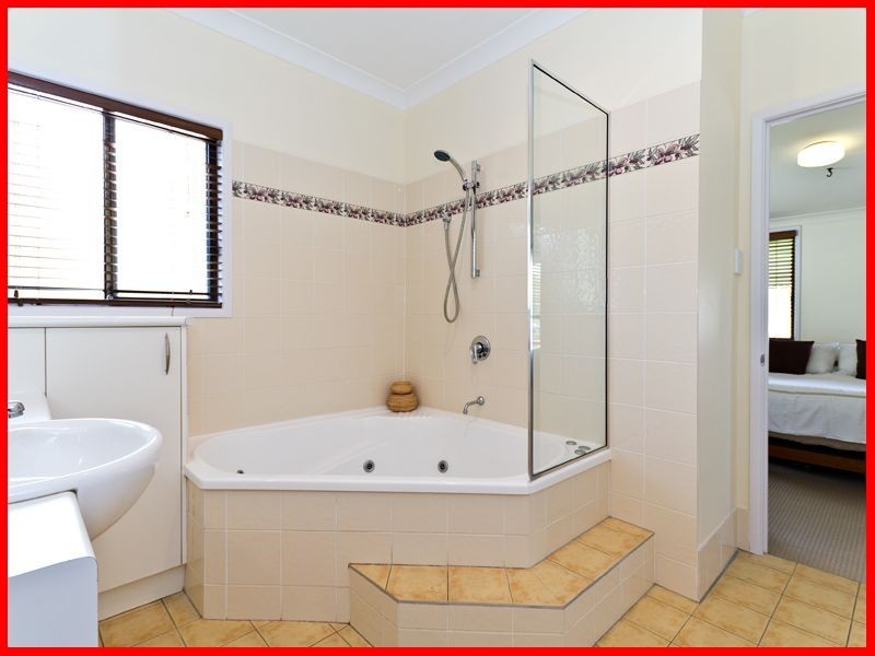 3 Janice Street, Albany Creek QLD 4035