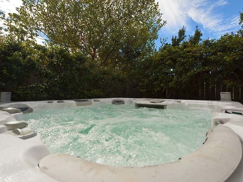 5 Georgette Court, Eatons Hill QLD 4037