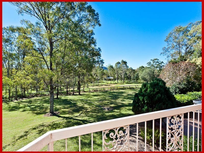 4 Mangifera Close, Wights Mountain QLD 4520