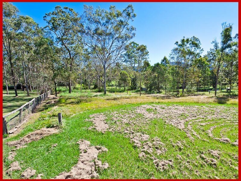 4 Mangifera Close, Wights Mountain QLD 4520
