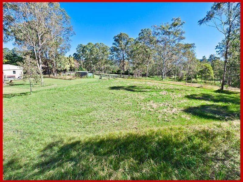 4 Mangifera Close, Wights Mountain QLD 4520