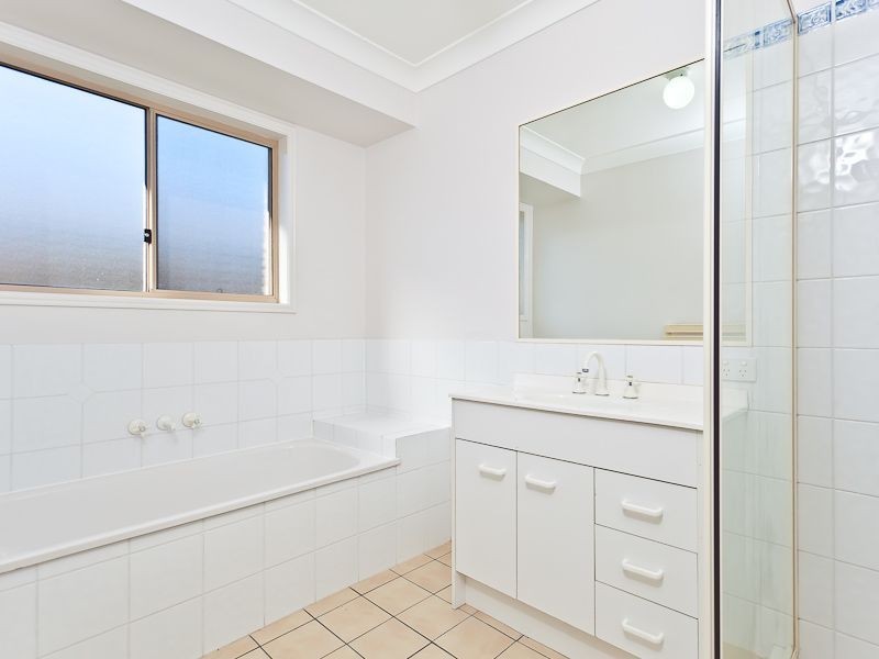 5 Warrigal Place, Arana Hills QLD 4054