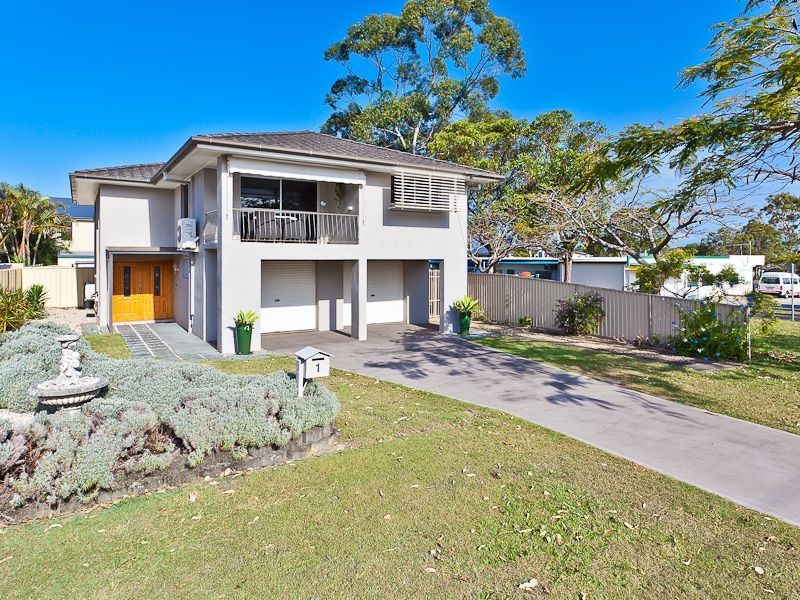 1 Mayleen Street, Clontarf QLD 4019