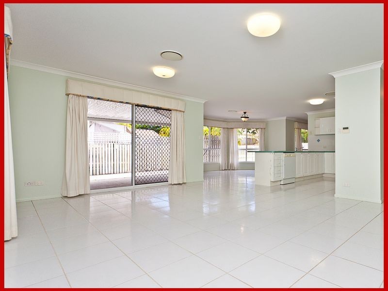 8 Speilberg Street, Mcdowall QLD 4053