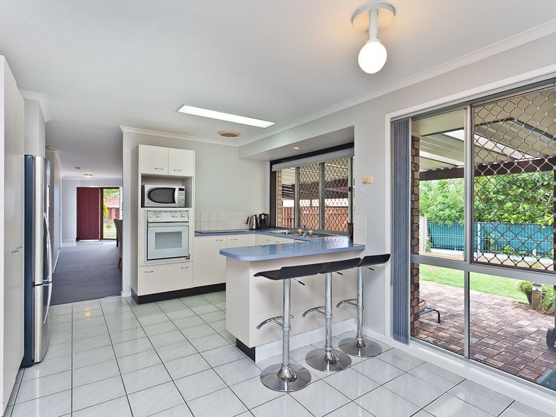 4 Ustinov Crescent, Mcdowall QLD 4053
