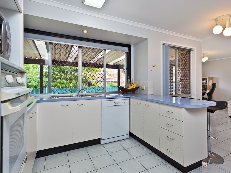 4 Ustinov Crescent, Mcdowall QLD 4053