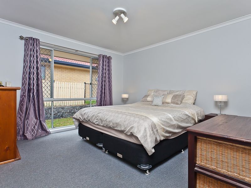 4 Ustinov Crescent, Mcdowall QLD 4053