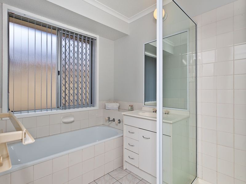 4 Ustinov Crescent, Mcdowall QLD 4053