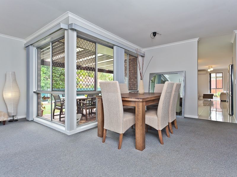 4 Ustinov Crescent, Mcdowall QLD 4053