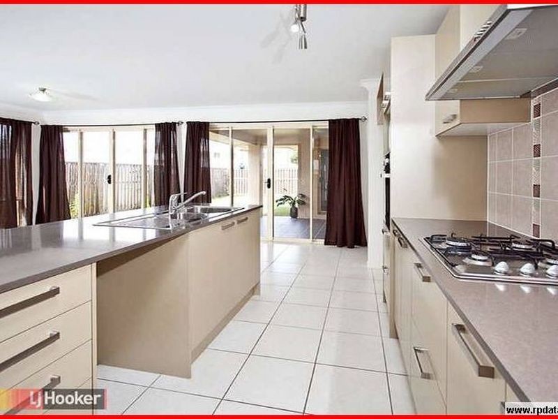 20 Crossing Drive, Eatons Hill QLD 4037