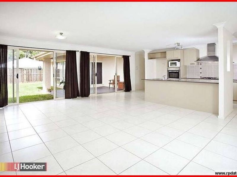 20 Crossing Drive, Eatons Hill QLD 4037