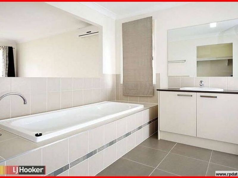 20 Crossing Drive, Eatons Hill QLD 4037