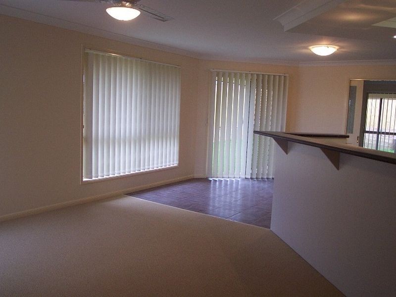 15 Golden Crest Place, Bellbowrie QLD 4070