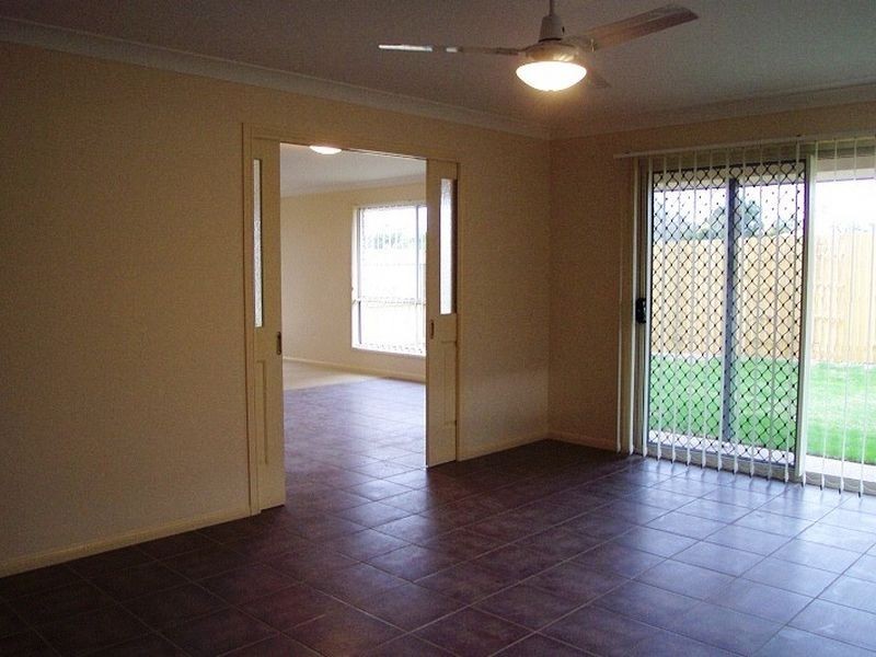 15 Golden Crest Place, Bellbowrie QLD 4070