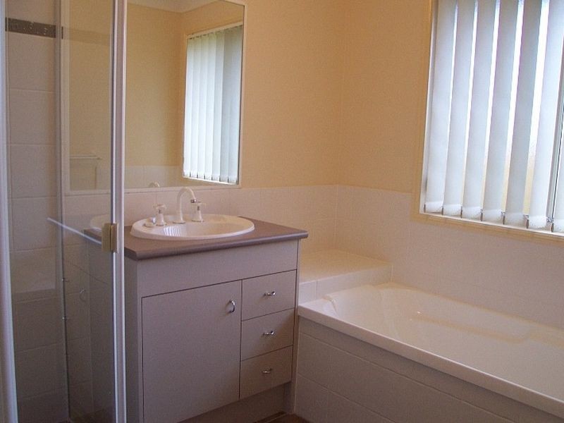15 Golden Crest Place, Bellbowrie QLD 4070