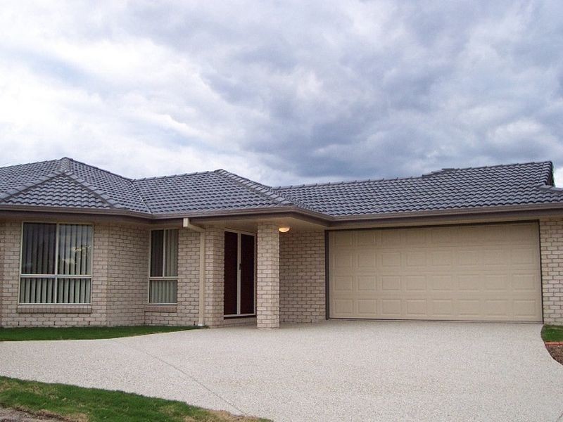 15 Golden Crest Place, Bellbowrie QLD 4070
