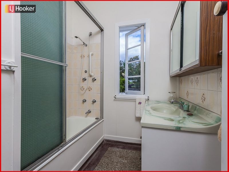 86 Heliopolis Parade, Mitchelton QLD 4053