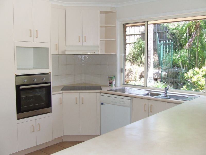 11 Delvin Court, Arana Hills QLD 4054