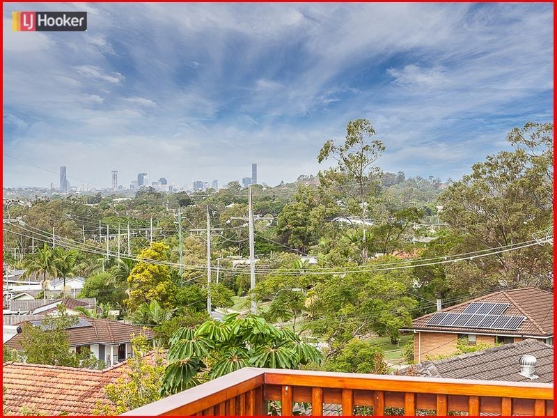 70 Yanderra Avenue, Arana Hills QLD 4054