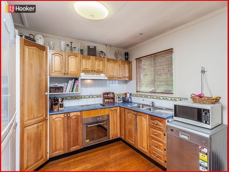 70 Yanderra Avenue, Arana Hills QLD 4054
