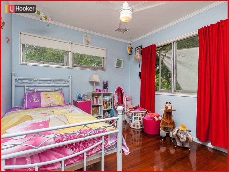 70 Yanderra Avenue, Arana Hills QLD 4054