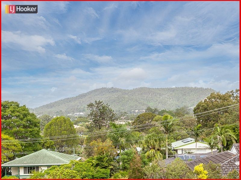 70 Yanderra Avenue, Arana Hills QLD 4054