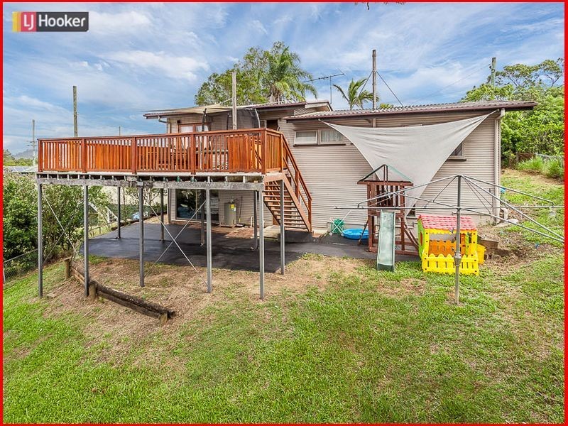 70 Yanderra Avenue, Arana Hills QLD 4054