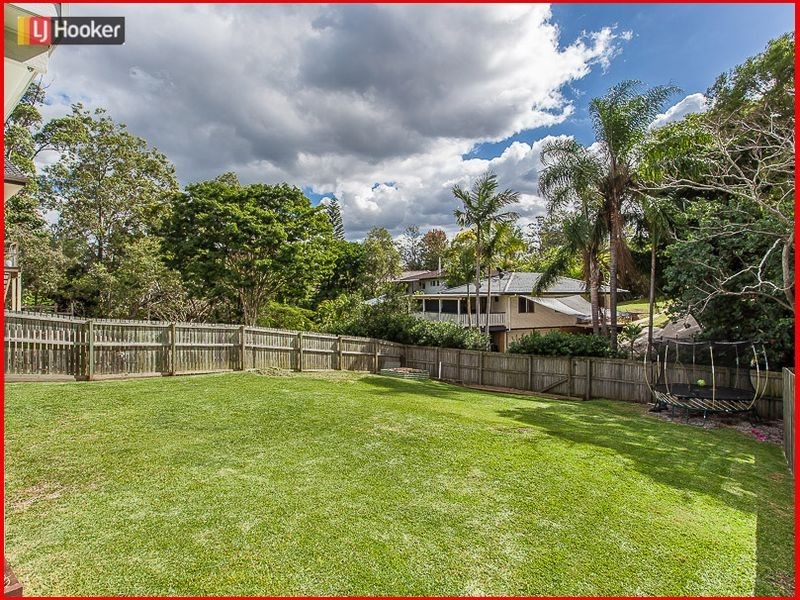 26 Lomatia Street, Everton Hills QLD 4053