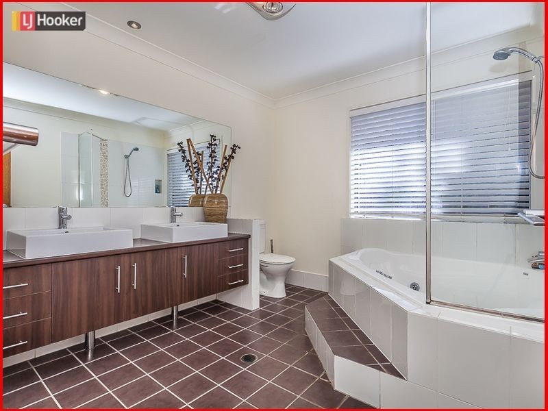 31 Laurina Crescent, Mcdowall QLD 4053