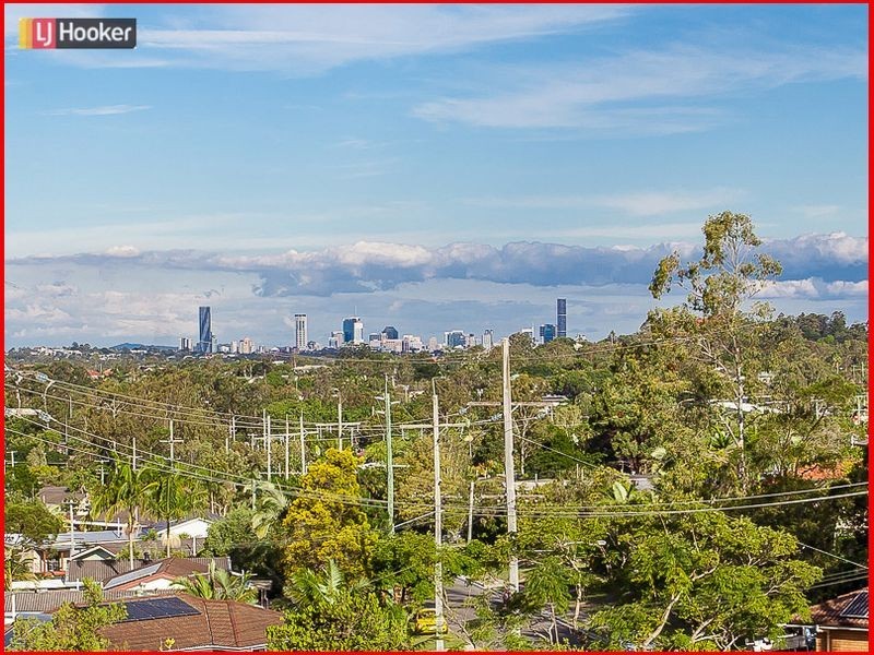 70 Yanderra Avenue, Arana Hills QLD 4054