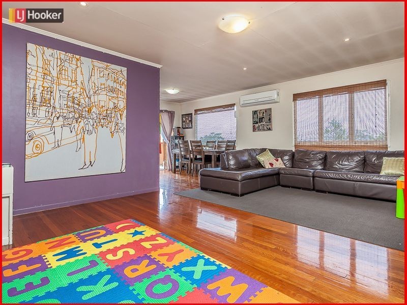 70 Yanderra Avenue, Arana Hills QLD 4054