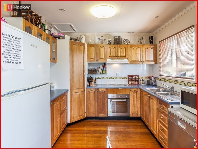 70 Yanderra Avenue, Arana Hills QLD 4054