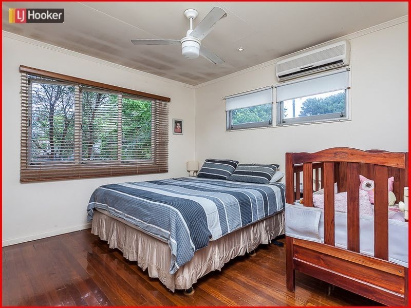 70 Yanderra Avenue, Arana Hills QLD 4054