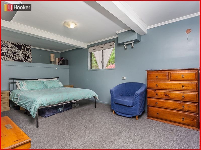 70 Yanderra Avenue, Arana Hills QLD 4054