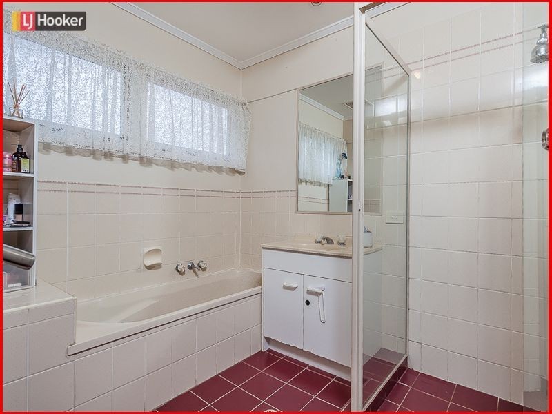 70 Yanderra Avenue, Arana Hills QLD 4054