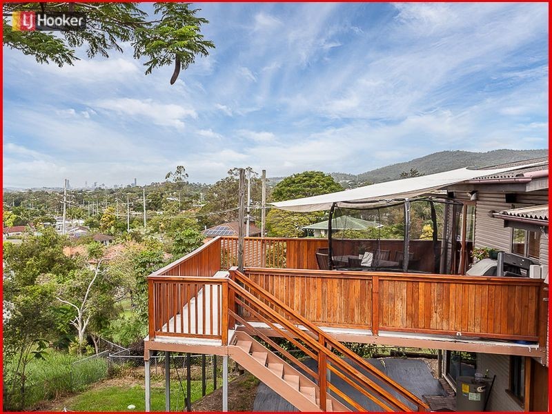 70 Yanderra Avenue, Arana Hills QLD 4054