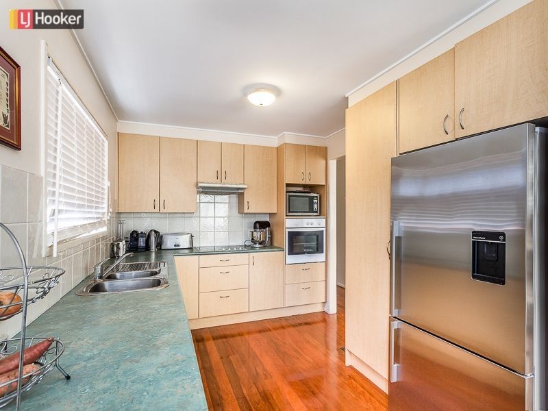 18 Tuttumburra Court, Ferny Hills QLD 4055