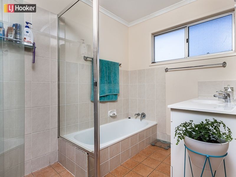 18 Tuttumburra Court, Ferny Hills QLD 4055