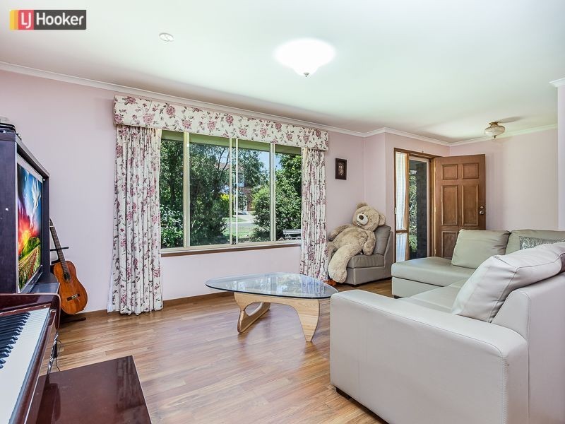 11 Sinatra Crescent, Mcdowall QLD 4053