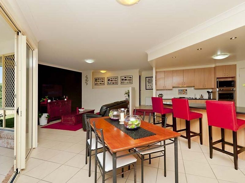 5 Georgette Court, Eatons Hill QLD 4037