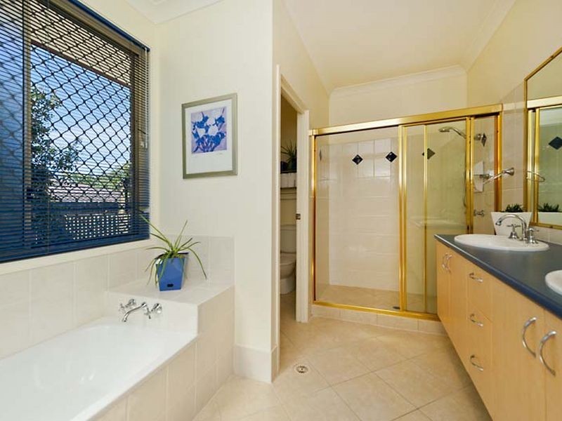 5 Georgette Court, Eatons Hill QLD 4037