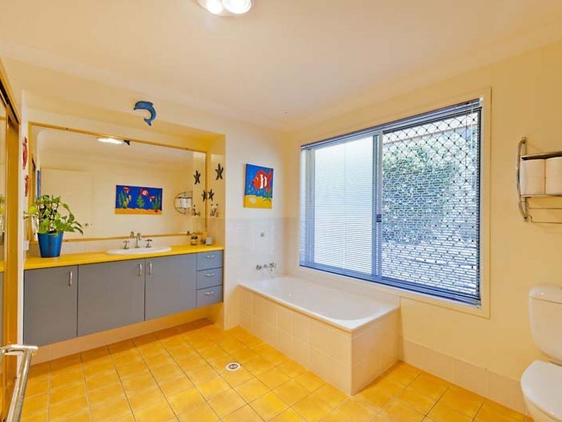 5 Georgette Court, Eatons Hill QLD 4037