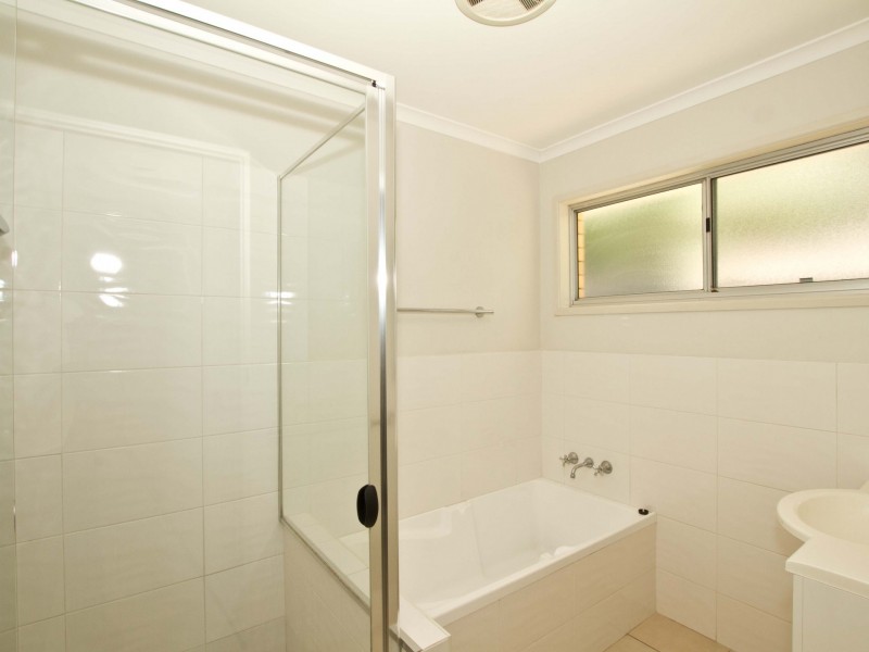 11 Caesars Road, Ferny Hills QLD 4055