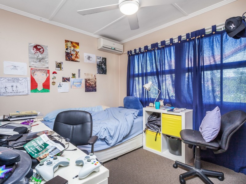 24 Falkirk Street, Stafford Heights QLD 4053