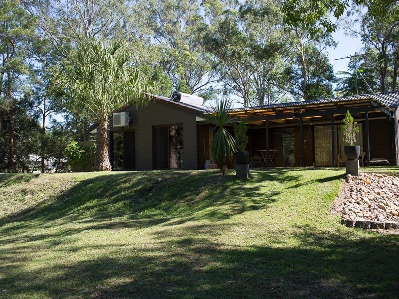 8 John Street, Everton Hills QLD 4053