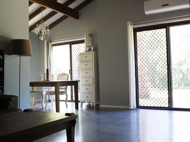 8 John Street, Everton Hills QLD 4053