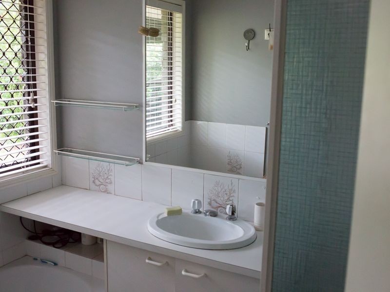 8 John Street, Everton Hills QLD 4053